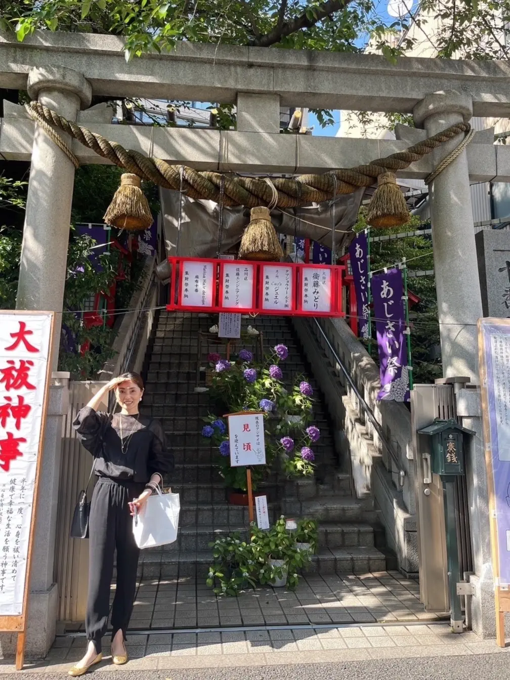 グラスたっぷりなシャンパンと陽気なオーナの画像_8