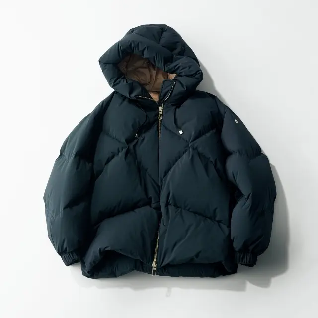 コート￥88,000／トヨダトレーディング プレスルーム（デュノ）