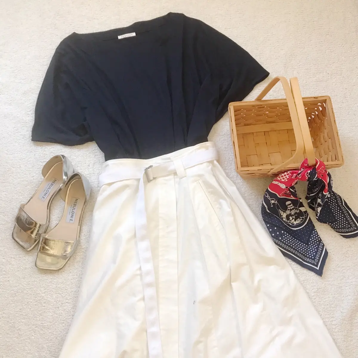 美シルエットなネイビーTシャツの画像_1