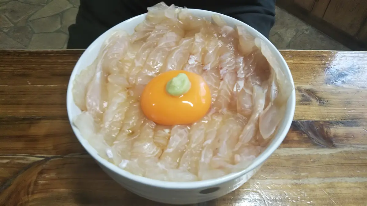 みなと食堂　ヒラメの漬丼