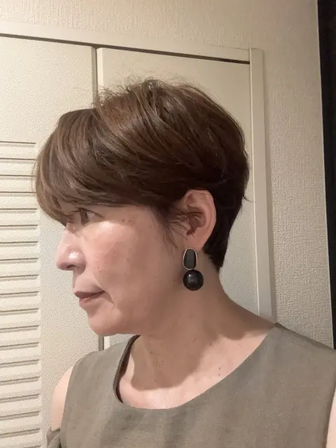 大人ショートに映えるまつげ。髪と目元でつの画像_3