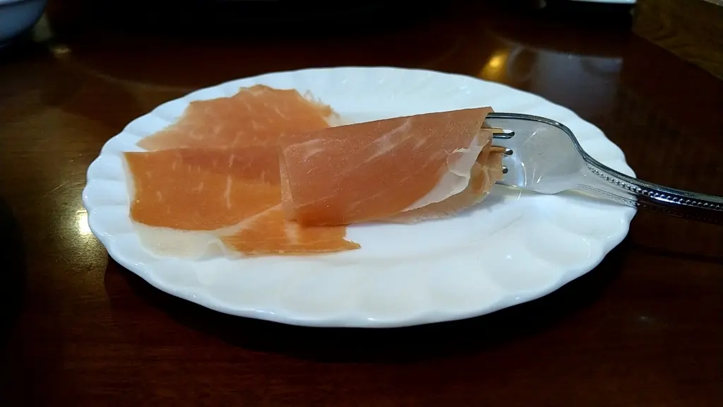 生ハムハーフとフォーク