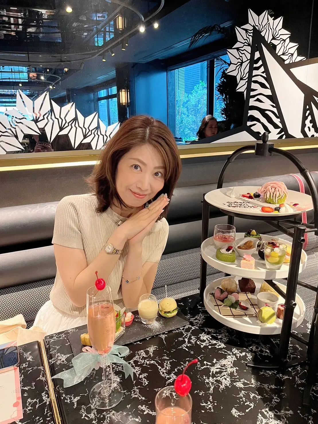 心斎橋にひっそりとあるホテルで素敵な女子の画像_2