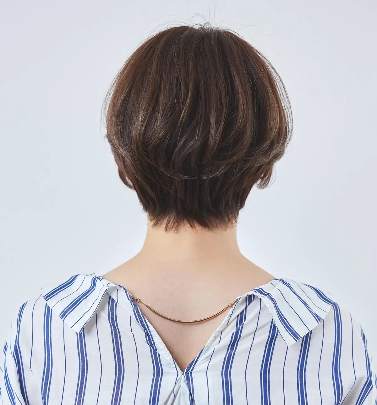 50代の髪色が見違える！パーマやカラー歴を活かせる“寒色”カラーが主役の丸みボブ【50代髪型・ヘアスタイル】