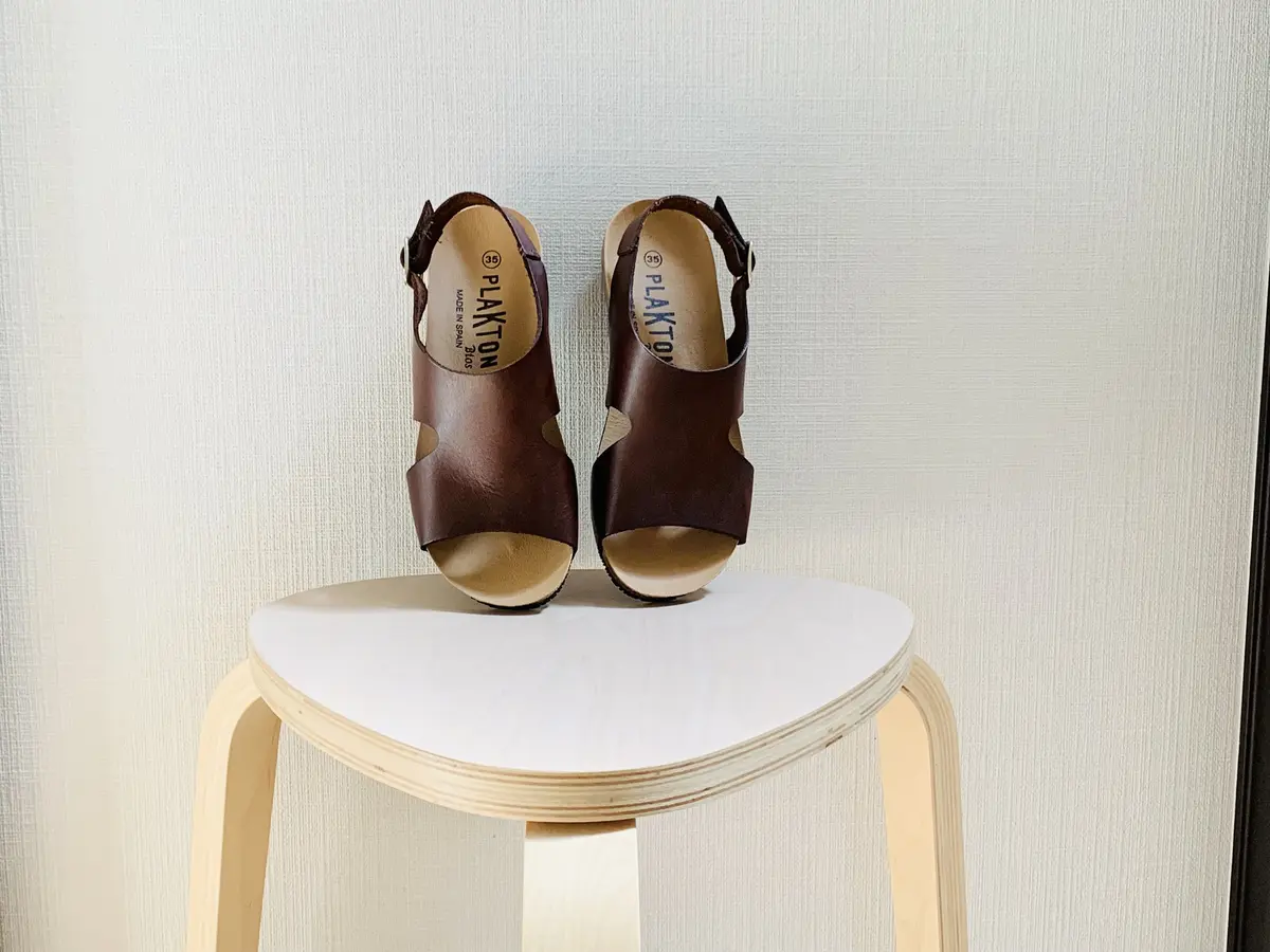 レザーサンダル　ブラウン　正面