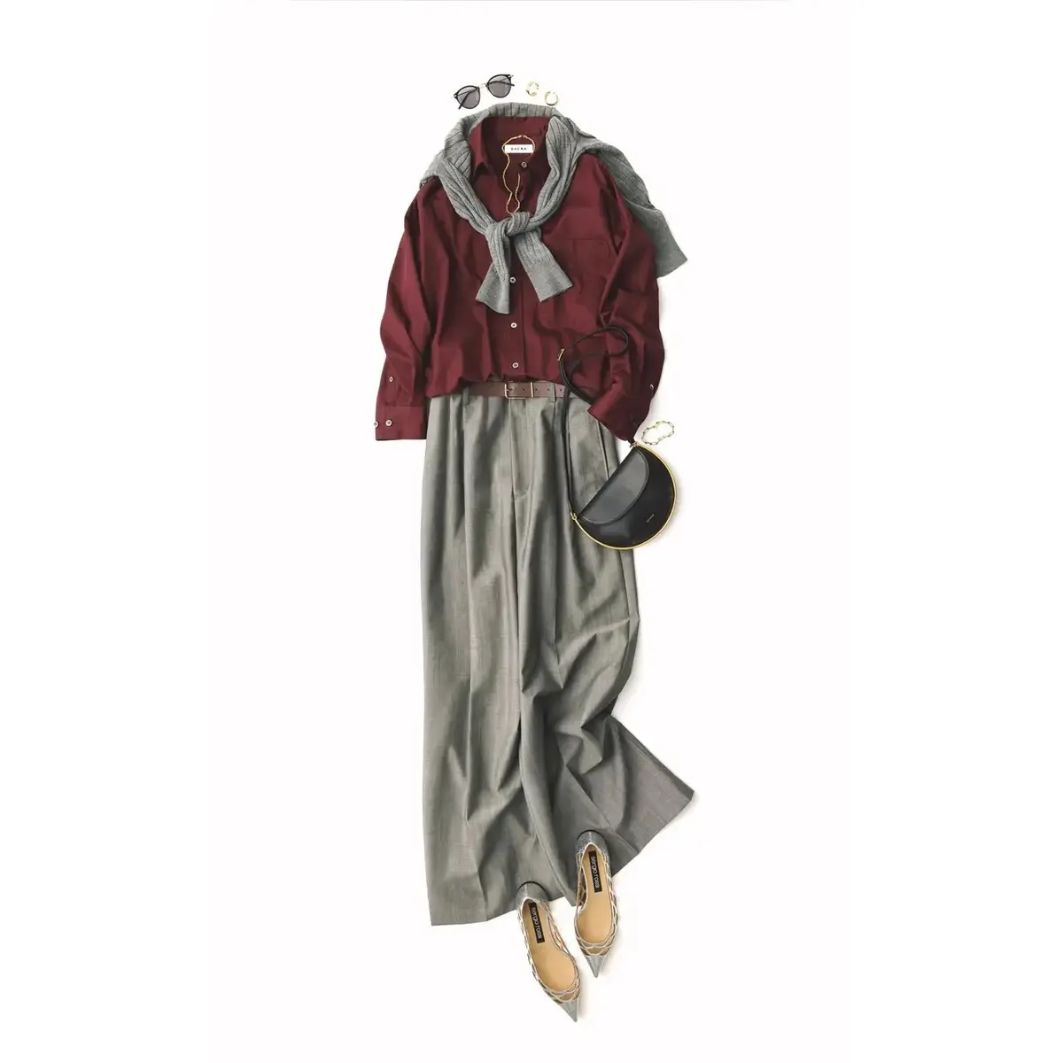 ボルドー×グレーの洗練配色で秋らしさと上品さをまとった装いを完成させる。最高気温18℃｜11/11(火)【50代の毎日コーデ】