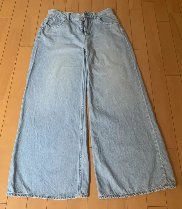 ユニクロ ドレープワイドフレアジーンズ１