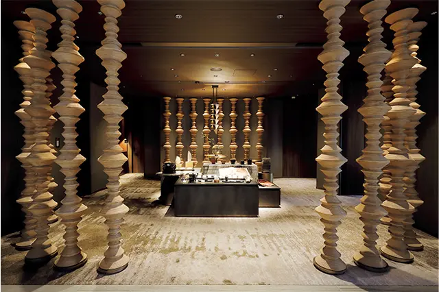 ロビーの奥にあ るオリジナル製品を販売するギフトショップ。