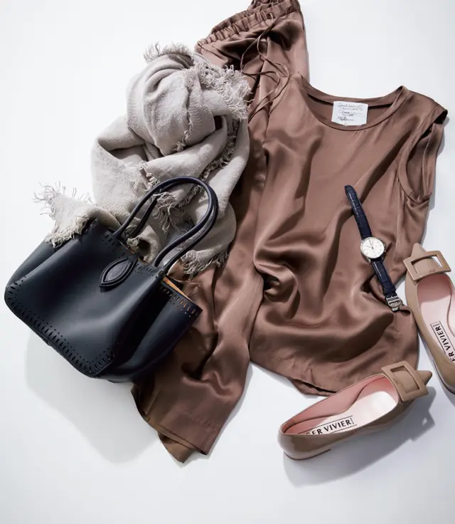 大草直子コーデ　女友達とティータイム