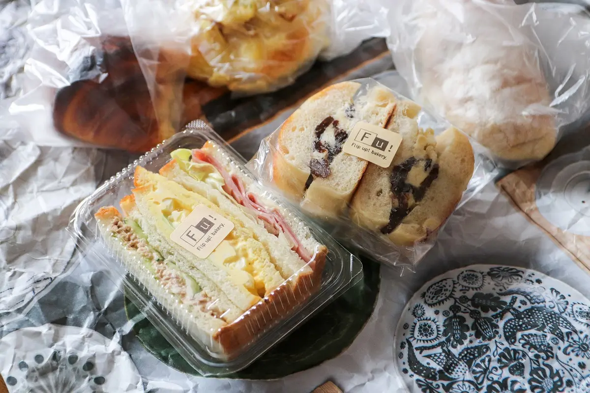 「Flip up! 」のサンドウィッチやベーグルサンド、菓子パンなど。