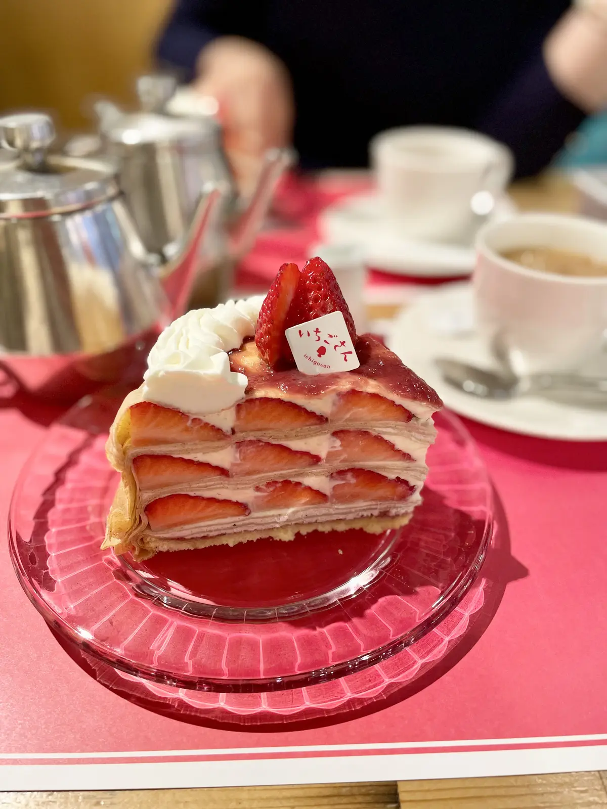 いちごさんカフェ、アフタヌーンティー、ミルクレープ、ケーキ、女子会、カフェ、スイーツ、いちご、お茶、Afternoon Tea、LOVE &TABL、Afternoon Tea LOVE &TABL、アフタヌーンティーラブ&テーブル