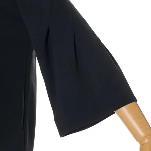 チャーミングな黒アイテムで、華やかさも大の画像_2