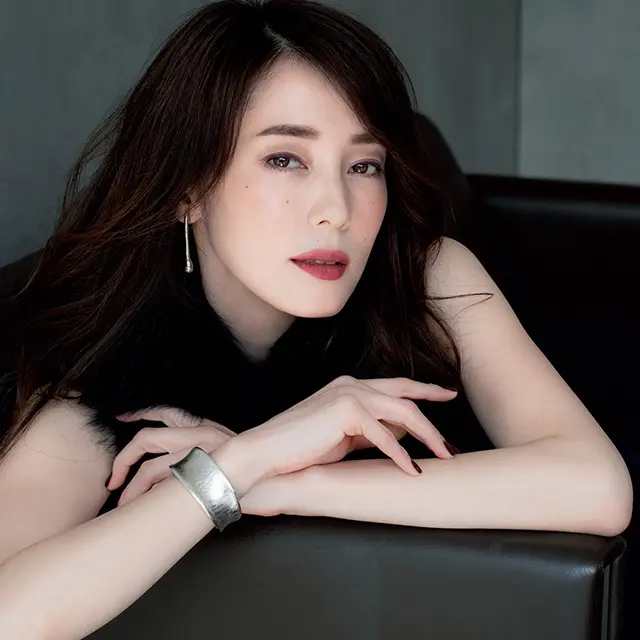 50代に似合う『黒以外のアイライナー』目もとを華やかに目力アップ！