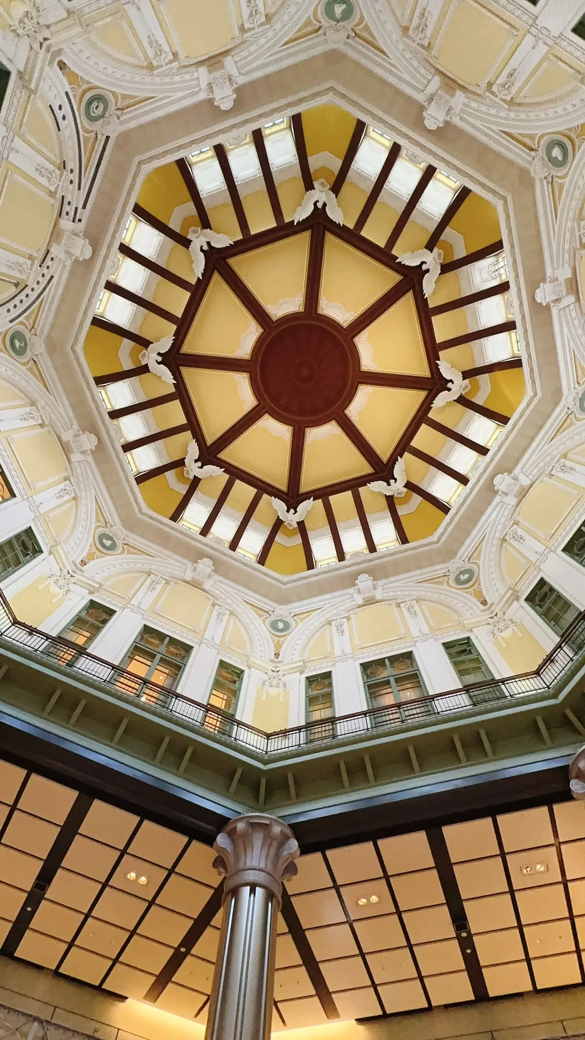 東京駅南口の天井