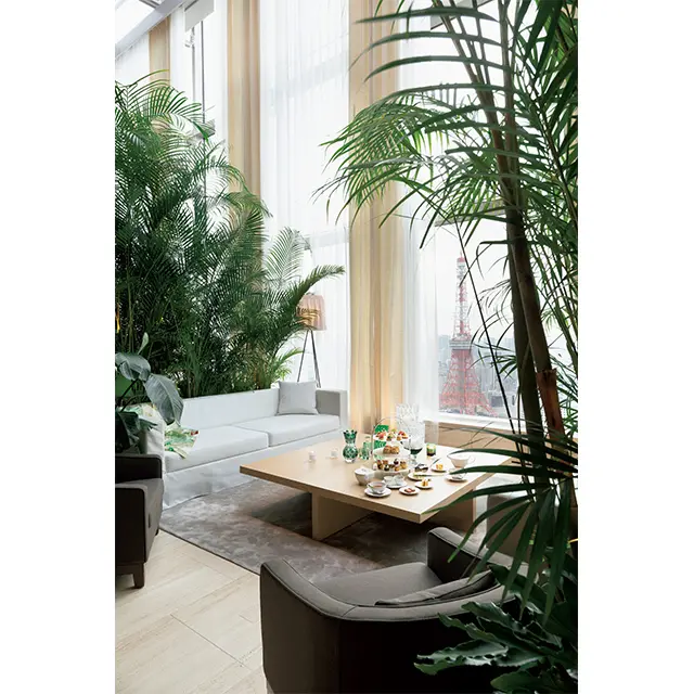 ロビー バーでは、リビングのようにくつろげるソファ席がおすすめ。