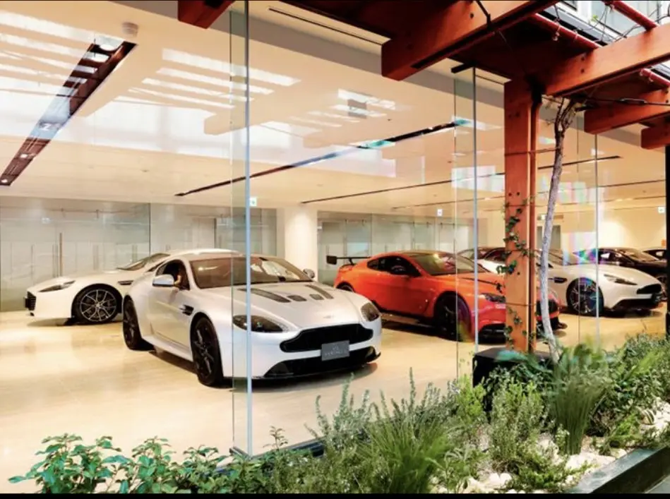 ASTON MARTINのパーティーへ✨の画像_5