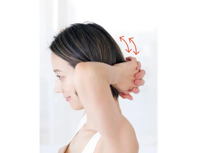 前頭筋から帽状腱膜（ぼうじょうけんまく）を通り、後頭筋まで少しずつゆるめていく