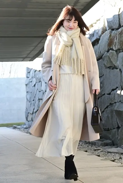 GUのプリーツロングスカートでホワイトコーデ