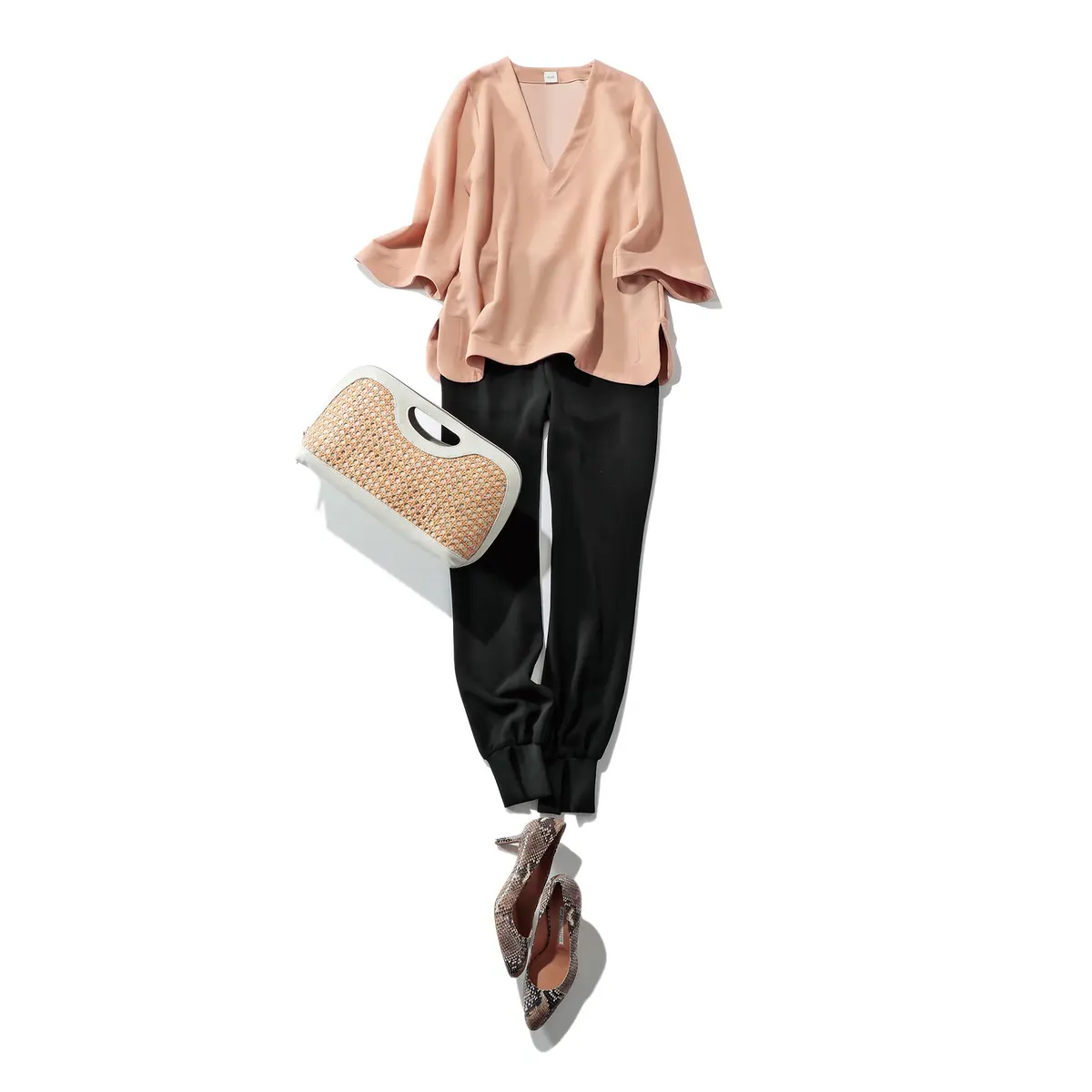 50代に似合うVネックプルオーバー×とろみスリットパンツ ファッションコーデ