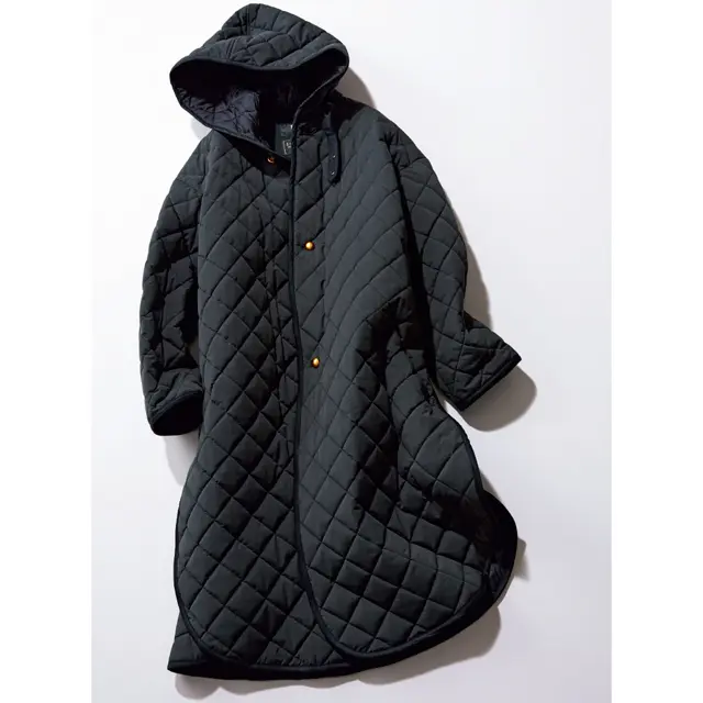 立体感あるフードが新鮮なキルティングコート