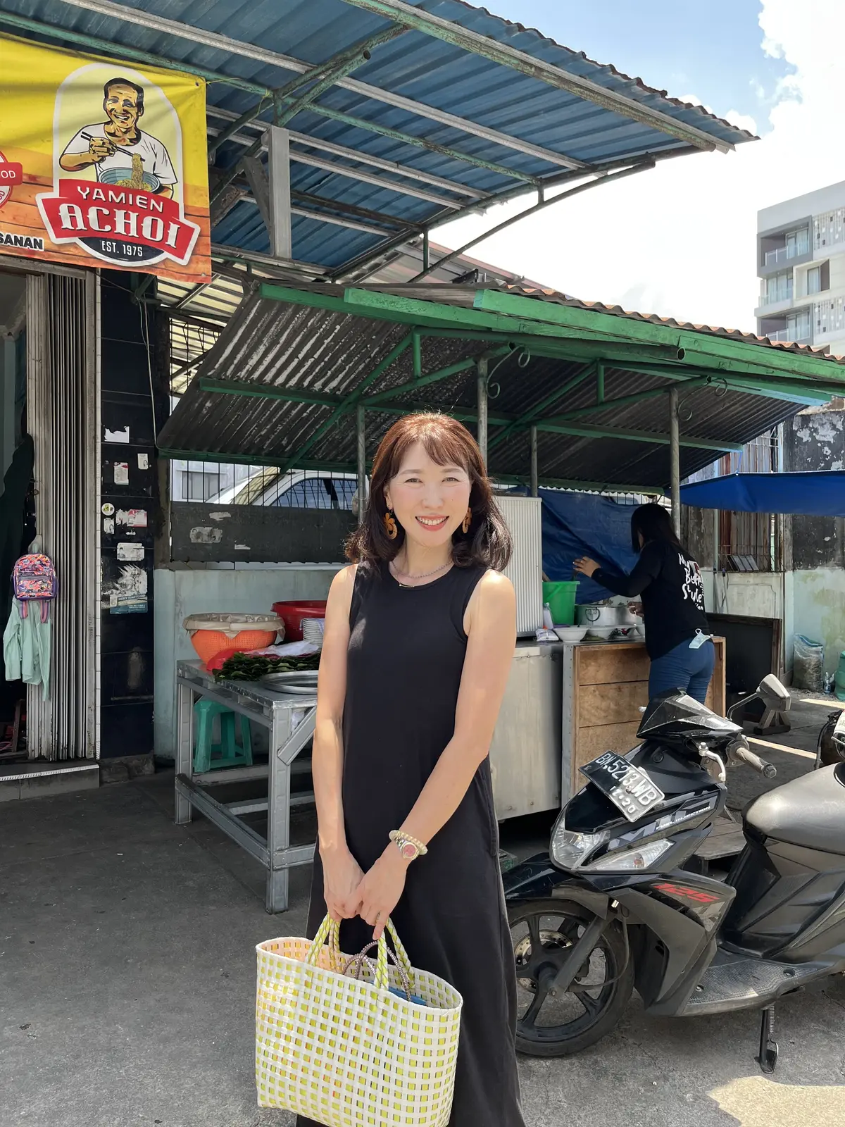 ランチレストランの前で