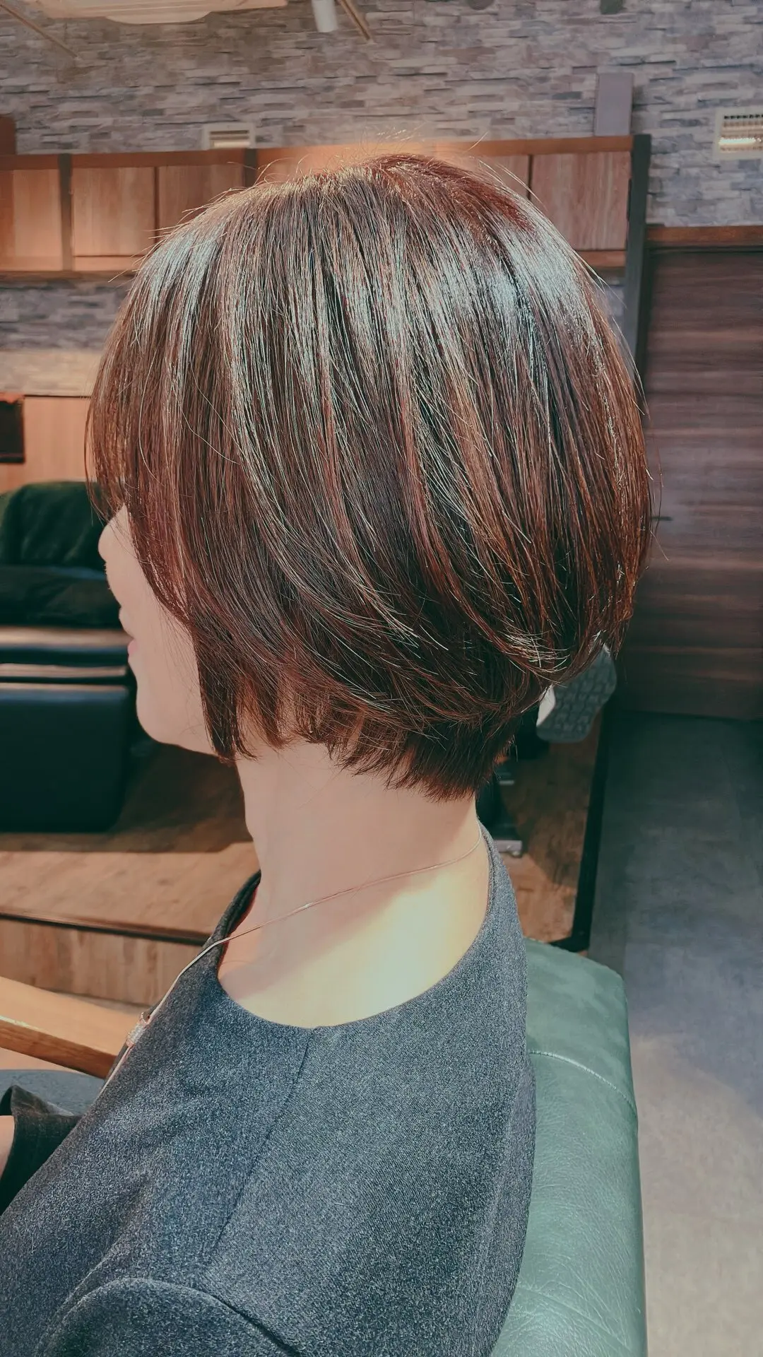 50代若見えヘアスタイル　50代ヘアスタイル　ショートボブ　ショート　ショートヘア　ミディアム　ヘアカラー　ショートとボブの間　こなれショート　エクラjマダム アラフィーヘア　アラフィフヘア　50代ショート　 老けないショート