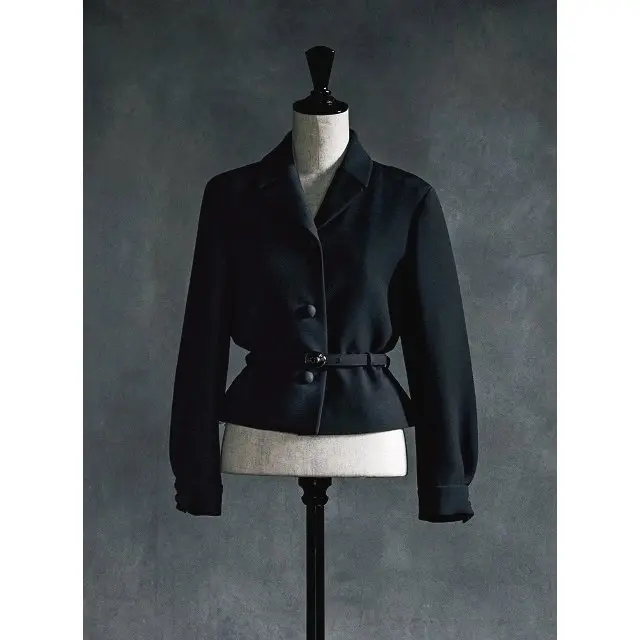 DIORバージャケット　タイムレスな魅力が漂うベルテッドショート丈