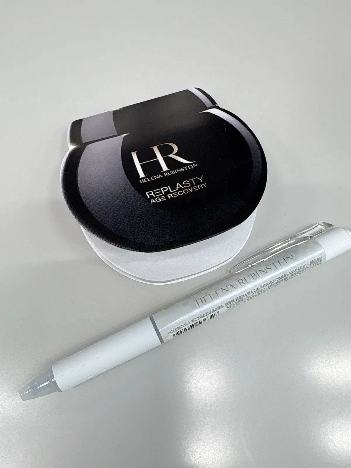 ヘレナルビンスタイン ナイト クリームの形の付箋とロゴ入りのフリクションペン