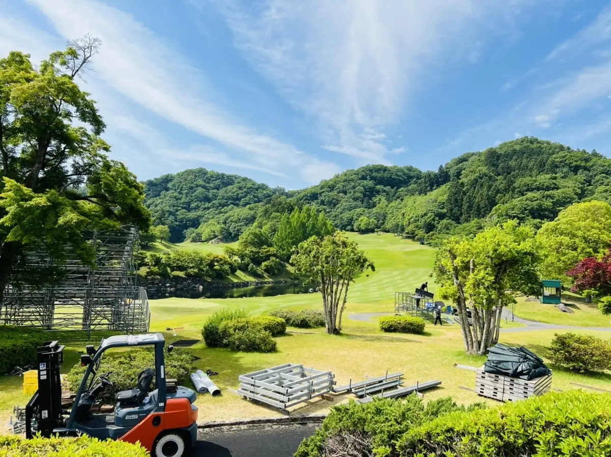 クラブハウスを背にした最終ホール