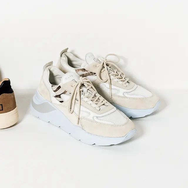 50代が買うべきスニーカーは？オンオフ使える”スニーカーの選び方”