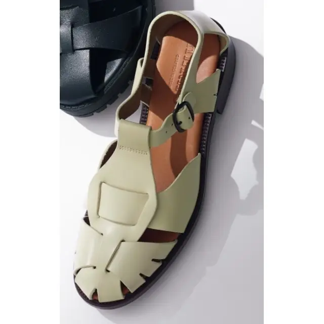 グルカサンダル￥51,700／エスケーパーズオンライン（ヘリュー）