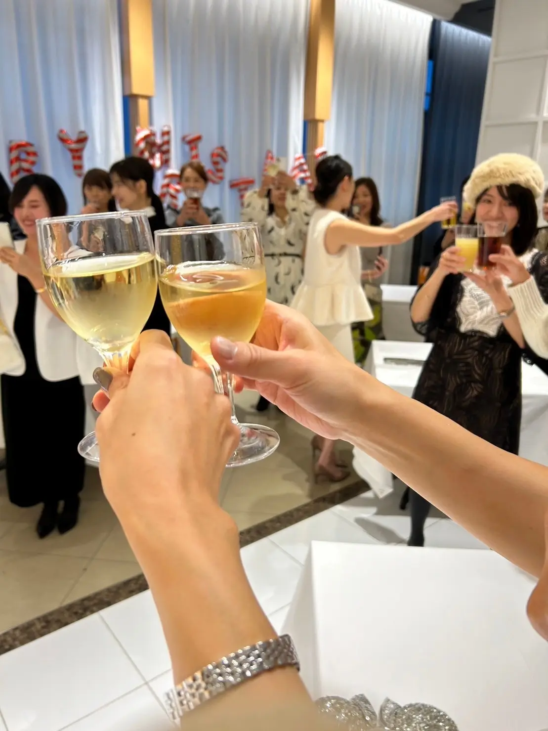 XEX日本橋、イタリアン、イタリア料理、Jマダム、集合写真、記念写真、個室、貸し切り、舞台、日本橋、三越前、日本橋室町野村ビル、ワイン、ブュッフェ、飲み放題、食べ放題、フリーフロー、パーティー、貸し切りパーティー、立食パーティー、クリスマスパーティー、乾杯