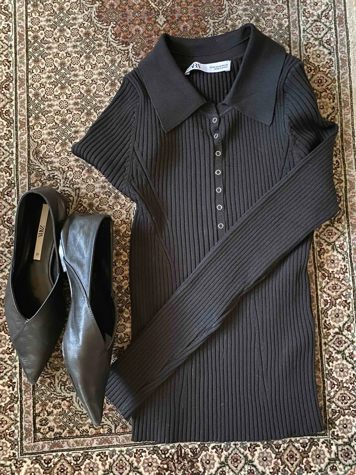 ZARAのプチプラ黒コーデの画像_1