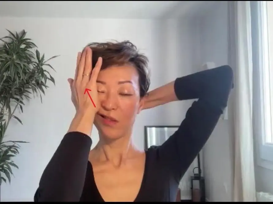 OurAge×Webエクラ 40代50代　老け顔改善 ほうれい線・頰の骨を上げるエクササイズ やり方