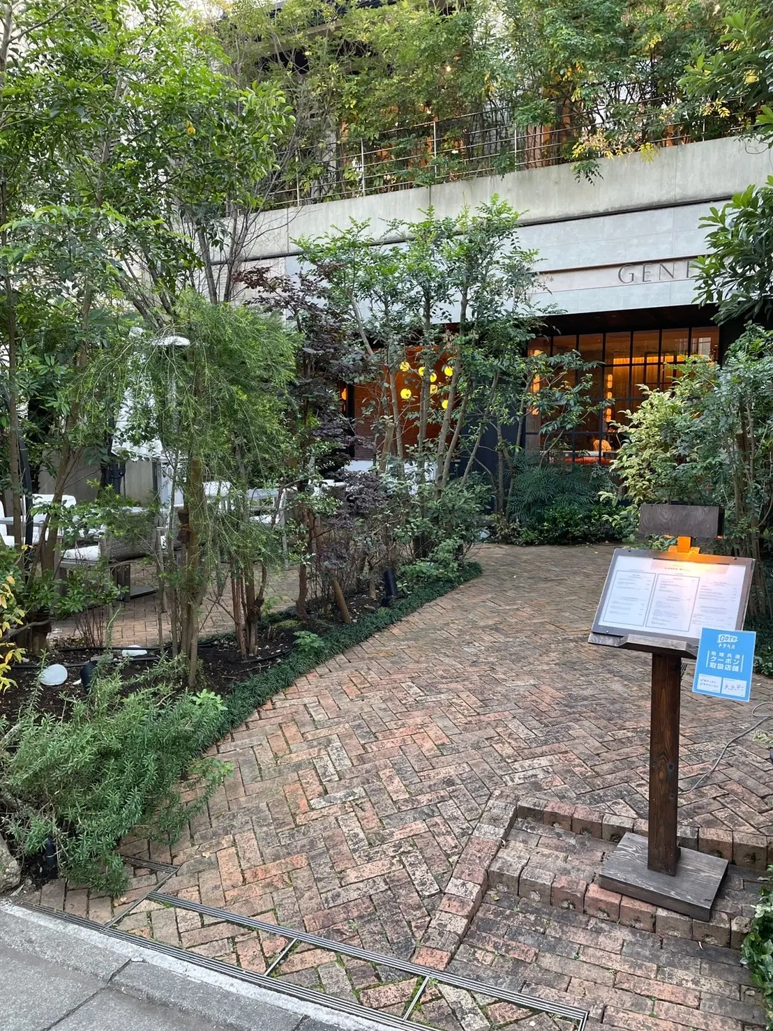 大人モードのモノトーンコーデの画像_2