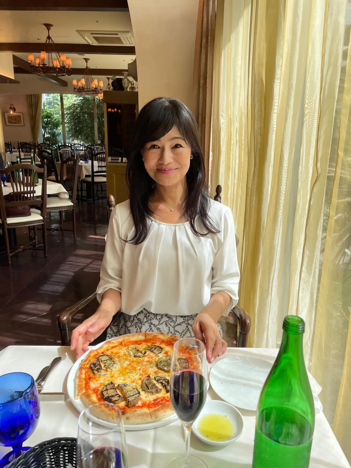 店内、TANTO THE GARDENS、イタリアン、タントタント ザ ガーデン、ピザ、もち生地、ナス、茄子、バジル、