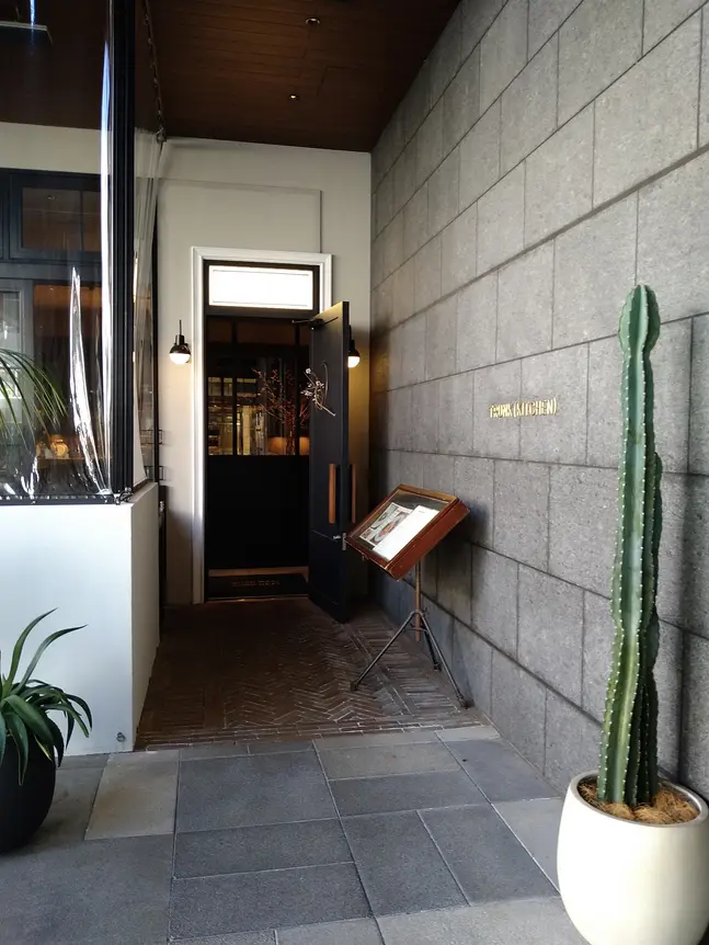 TRUNK(KITCHEN)エントランス、入口