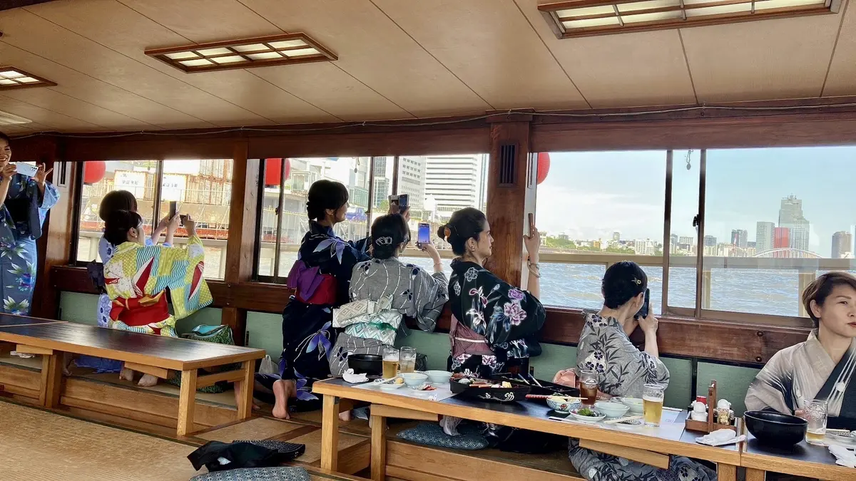 浴衣、浴衣コーデ、屋形船、辰金、お座敷、和室、畳、掘り炬燵、掘りごたつ、長テーブル、室内、和食、船内、女子会、jマダム、華組、撮影中、海