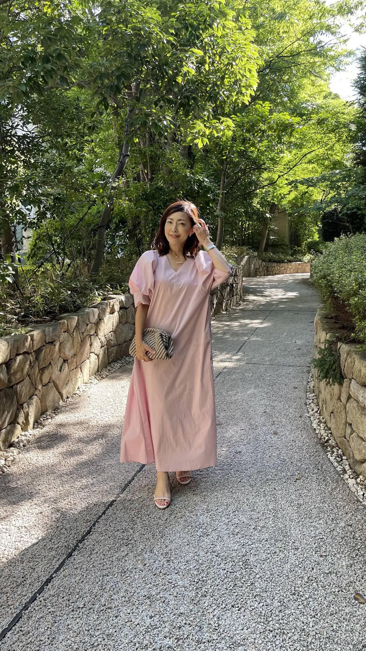 真夏のホテルランチには優しいピンクワンピの画像_10