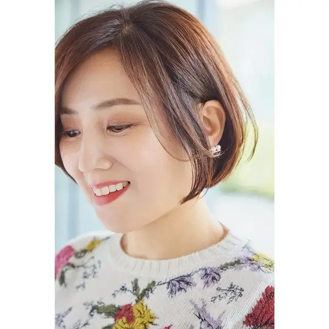 顔まわりの毛流れがカギ！トレンドの「ミニボブ」で洗練度を上げる【50代髪型・ヘアスタイル】