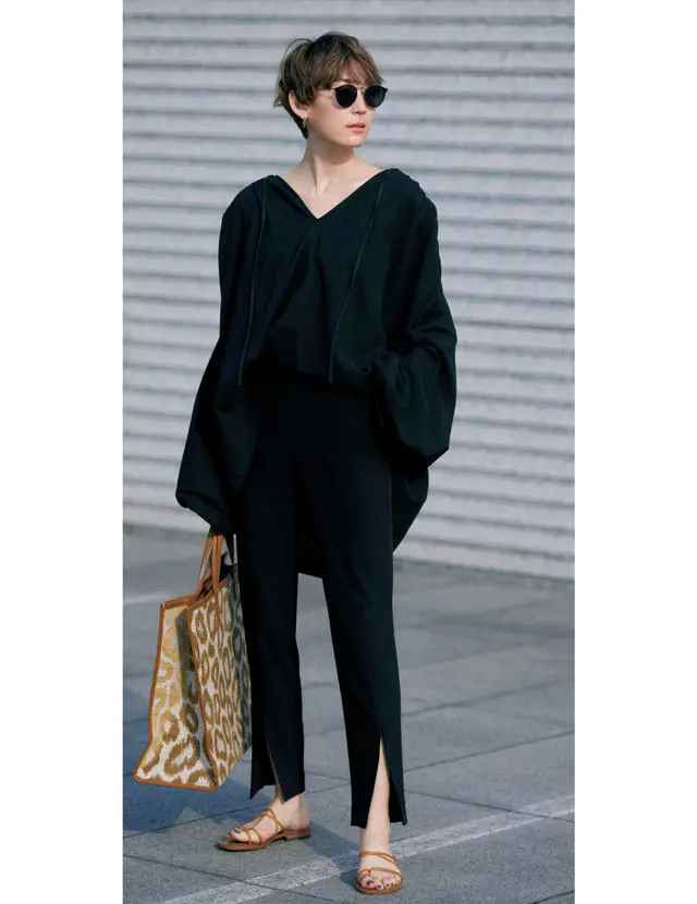 ル フィルのテーパードパンツを主役にしたコーデのLIZA