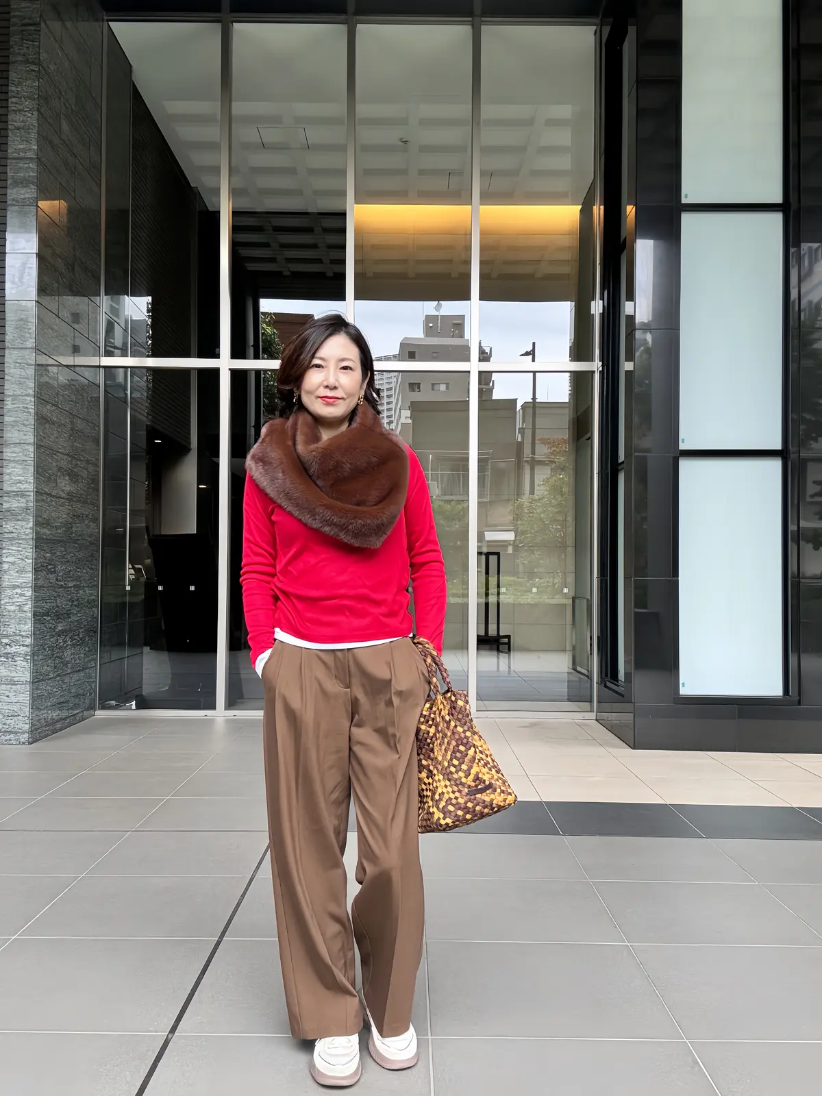 コートのインナーはGU赤で決まりの画像_4