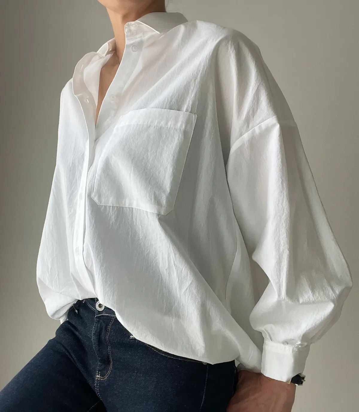 白シャツは鉄板コーデでの画像_3