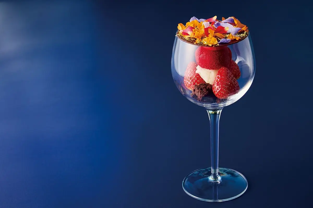 NIRVANA New York（ニルヴァーナ ニューヨーク）「モエ・エ・シャンドンのジェラートと楽しむ、ストロベリーショコラムース」