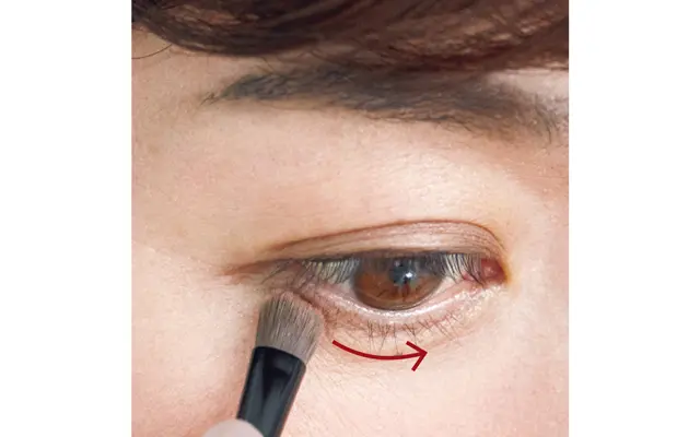 下まぶた全体にピンクを