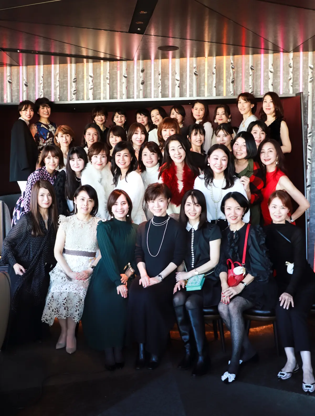 クリスマスコーデネート　服装　クリスマス会　50代　40代