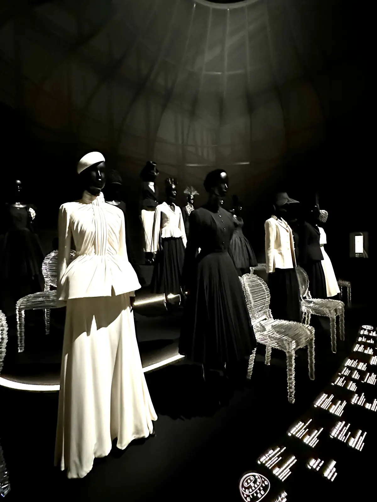 「クリスチャン・ディオール、夢のクチュリエ」ニュールック