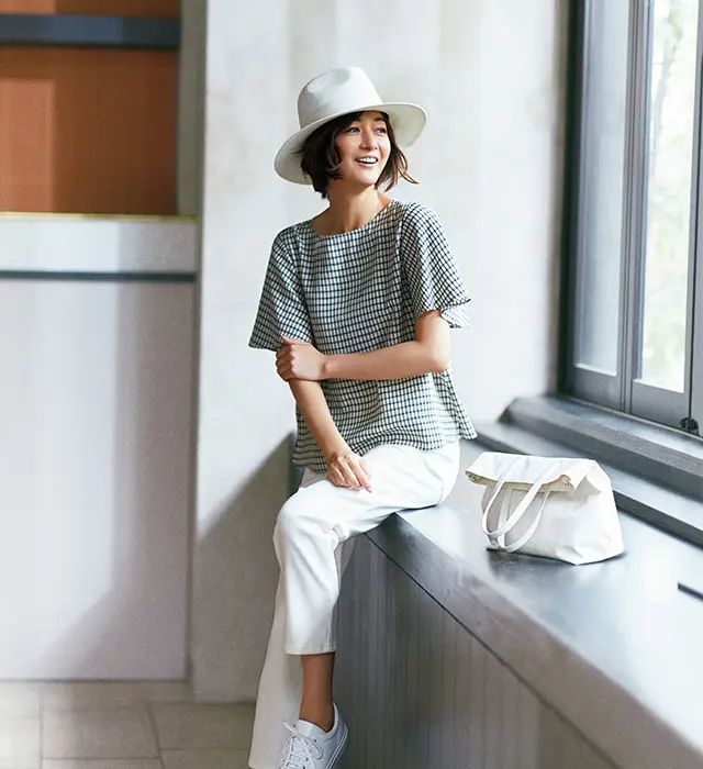 ほんの少しの甘さが香るチェック柄のブラウス