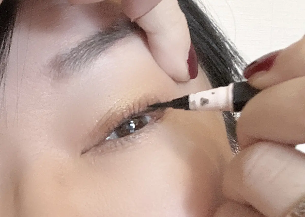 メイクプロセス　アイライナー