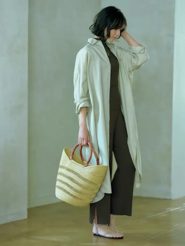 アウター感覚ではおるだけでニットアップをよりカジュアルに